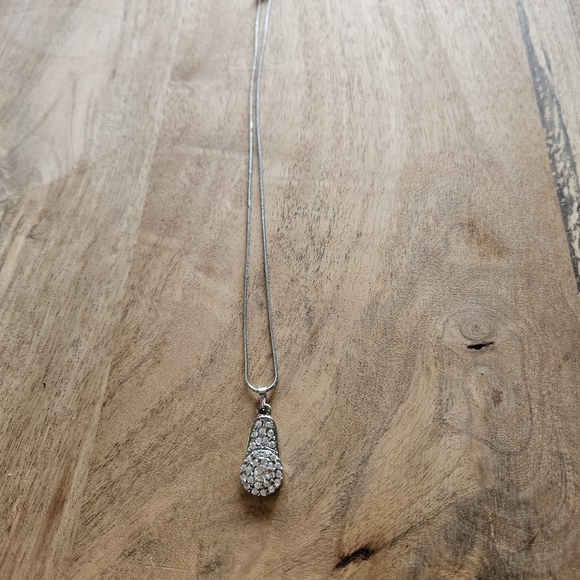 Elegant Silver Pendant Necklace - Picture 8 of 8